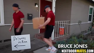 Dilf customer triptych fucking delivery boys
